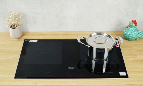 Bếp từ là gì ? - Bếp từ có tốt không? An toàn không? 1 Bếp từ là gì - Bếp từ là một loại bếp nấu sử dụng điện năng và nguyên lý cảm ứng điện từ để làm dụng cụ nấu nướng ( nồi, chảo, gánh,..)
